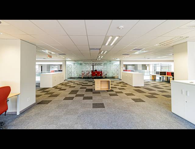 1,552M² OFFICE TO LET IN FERNDALE